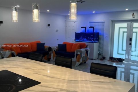 Casa en alquiler en Sunrise, Florida, 3 dormitorios, 147.16 m2 № 2026433 - foto 6