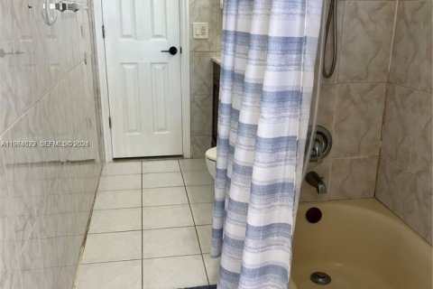 Casa en alquiler en Sunrise, Florida, 3 dormitorios, 147.16 m2 № 2026433 - foto 12