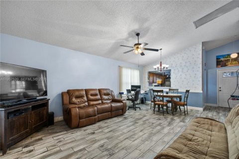 Villa ou maison à vendre à Orlando, Floride: 3 chambres, 177.63 m2 № 2011475 - photo 10