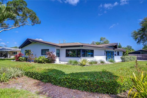 Villa ou maison à louer à Saint Petersburg, Floride: 2 chambres, 204.94 m2 № 1687875 - photo 6