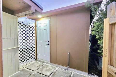 Immobilier commercial à Cutler Bay, Floride 1 chambre, 120.22 m2 № 2046292