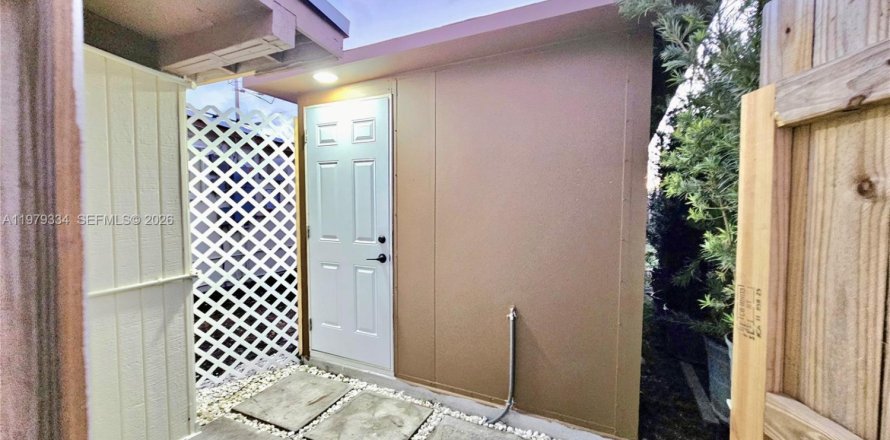 Immobilier commercial à Cutler Bay, Floride 1 chambre, 120.22 m2 № 2046292