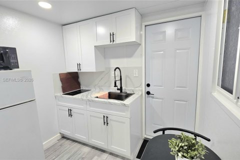 Immobilier commercial à louer à Cutler Bay, Floride: 1 chambre, 120.22 m2 № 2046292 - photo 3