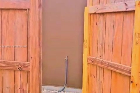 Immobilier commercial à louer à Cutler Bay, Floride: 1 chambre, 120.22 m2 № 2046292 - photo 2