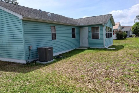House in Lady Lake, Florida 2 bedrooms, 128.48 sq.m. № 1609632 - photo 5