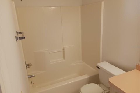 House in Lady Lake, Florida 2 bedrooms, 128.48 sq.m. № 1609632 - photo 22