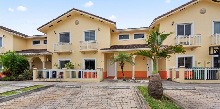 Touwnhouse à Hialeah, Floride 2 chambres, 106.84 m2 № 2090602
