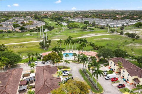 Touwnhouse à vendre à Hialeah, Floride: 2 chambres, 106.84 m2 № 2090602 - photo 27