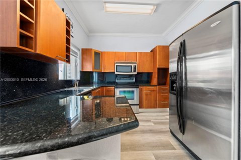 Touwnhouse à vendre à Hialeah, Floride: 2 chambres, 106.84 m2 № 2090602 - photo 5