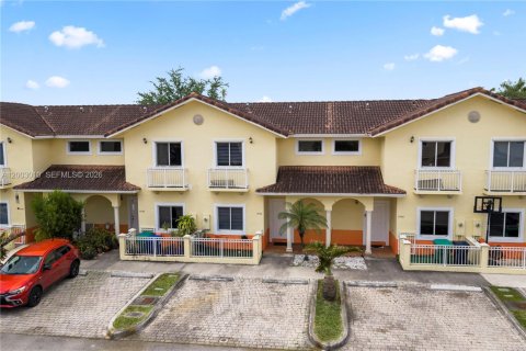 Touwnhouse à vendre à Hialeah, Floride: 2 chambres, 106.84 m2 № 2090602 - photo 2