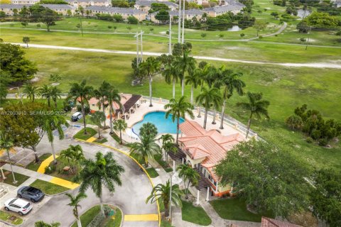 Touwnhouse à vendre à Hialeah, Floride: 2 chambres, 106.84 m2 № 2090602 - photo 28