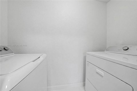 Touwnhouse à vendre à Hialeah, Floride: 2 chambres, 106.84 m2 № 2090602 - photo 8