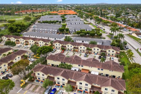 Touwnhouse à vendre à Hialeah, Floride: 2 chambres, 106.84 m2 № 2090602 - photo 22