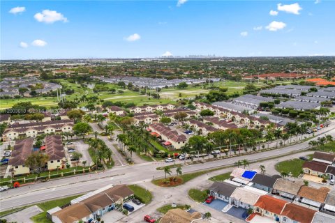 Touwnhouse à vendre à Hialeah, Floride: 2 chambres, 106.84 m2 № 2090602 - photo 25
