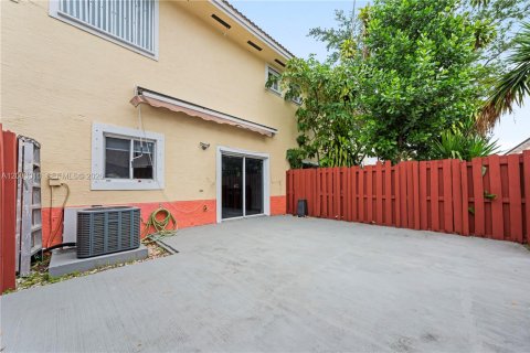 Touwnhouse à vendre à Hialeah, Floride: 2 chambres, 106.84 m2 № 2090602 - photo 20