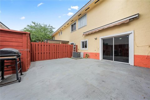 Touwnhouse à vendre à Hialeah, Floride: 2 chambres, 106.84 m2 № 2090602 - photo 19