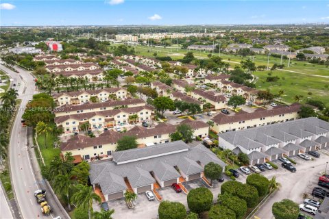 Touwnhouse à vendre à Hialeah, Floride: 2 chambres, 106.84 m2 № 2090602 - photo 24