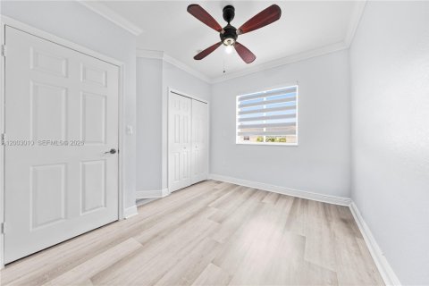 Touwnhouse à vendre à Hialeah, Floride: 2 chambres, 106.84 m2 № 2090602 - photo 18