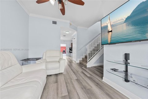 Touwnhouse à vendre à Hialeah, Floride: 2 chambres, 106.84 m2 № 2090602 - photo 3