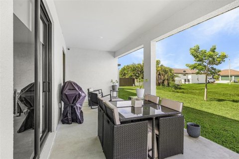 Купить виллу или дом в Кейп-Корал, Флорида 4 комнаты, 189.61м2, № 2284889 - фото 22