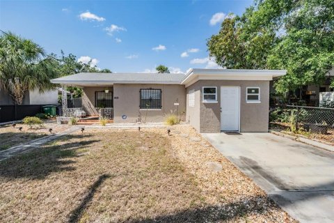 Casa en venta en Tampa, Florida, 4 dormitorios, 146.6 m2 № 1676064 - foto 1