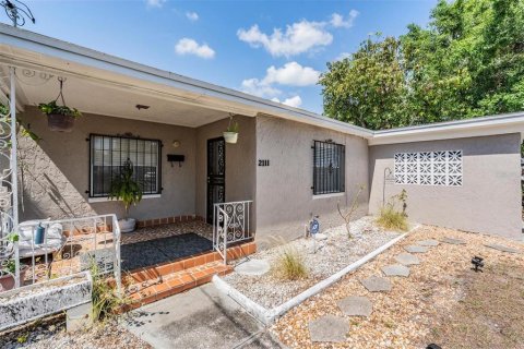Casa en venta en Tampa, Florida, 4 dormitorios, 146.6 m2 № 1676064 - foto 3