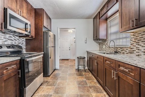 Casa en venta en Tampa, Florida, 4 dormitorios, 146.6 m2 № 1676064 - foto 10