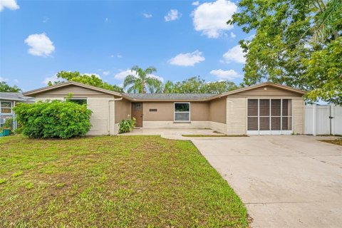 Casa en Holiday, Florida 3 dormitorios, 171.13 m2 № 2364186