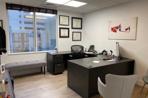 Купить коммерческую недвижимость в Майами, Флорида № 2010992 - фото 6