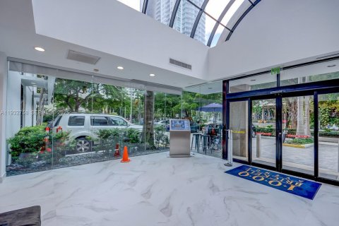 Купить коммерческую недвижимость в Майами, Флорида № 2010992 - фото 2