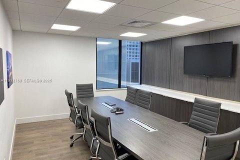 Купить коммерческую недвижимость в Майами, Флорида № 2010992 - фото 5