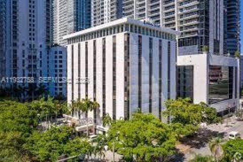 Купить коммерческую недвижимость в Майами, Флорида № 2010992 - фото 1