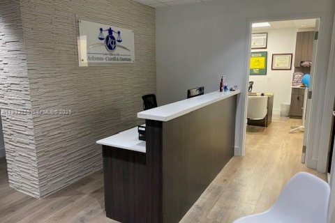 Купить коммерческую недвижимость в Майами, Флорида № 2010992 - фото 3