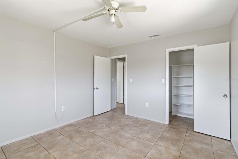 Apartment in Sarasota, Florida 2 bedrooms, 107.4 sq.m. № 2214514 - photo 9