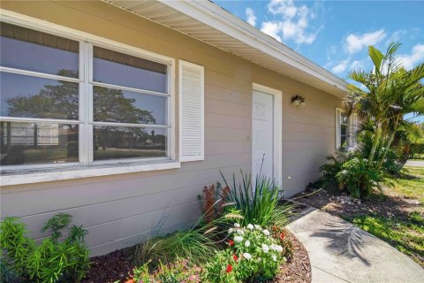 Apartment in Sarasota, Florida 2 bedrooms, 107.4 sq.m. № 2214514 - photo 15