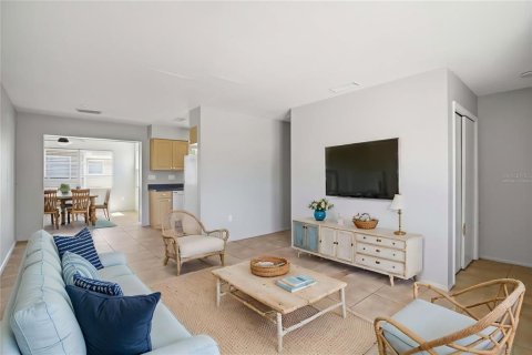 Apartment in Sarasota, Florida 2 bedrooms, 107.4 sq.m. № 2214514 - photo 16