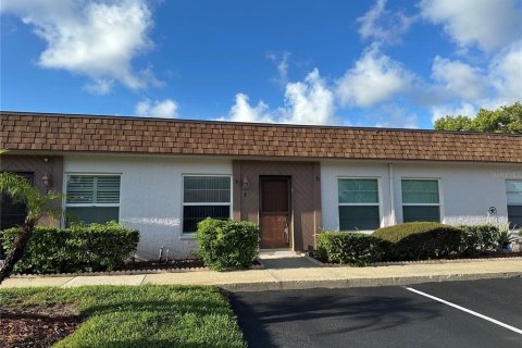 Condo in New Port Richey, Florida, 2 bedrooms № 2403435