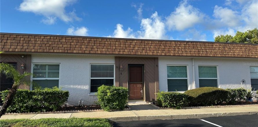 Condo in New Port Richey, Florida, 2 bedrooms  № 2403435