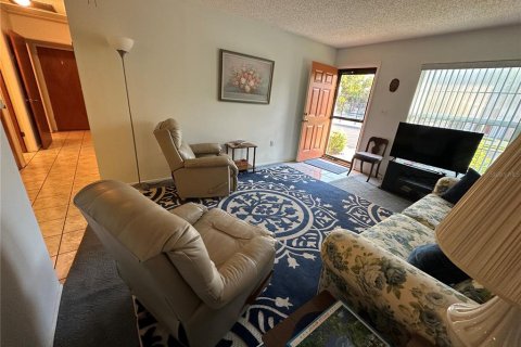 Condo in New Port Richey, Florida, 2 bedrooms  № 2403435 - photo 2