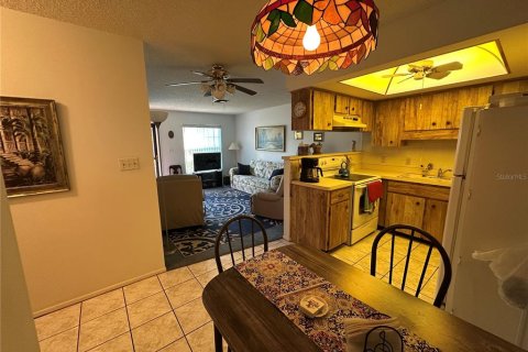 Condo in New Port Richey, Florida, 2 bedrooms  № 2403435 - photo 3