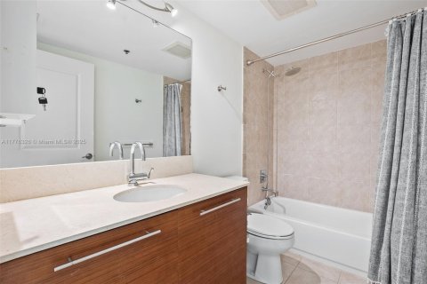 Condo in Sunrise, Florida, 3 bedrooms  № 1714280 - photo 24