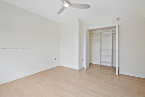 Condo in Sunrise, Florida, 3 bedrooms  № 1714280 - photo 23