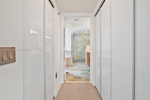 Condo in Sunrise, Florida, 3 bedrooms  № 1714280 - photo 19