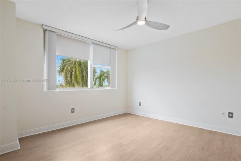 Condo in Sunrise, Florida, 3 bedrooms  № 1714280 - photo 22