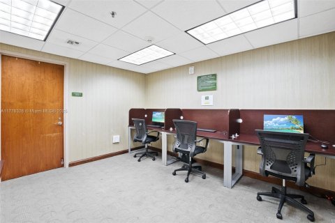 Condo in Sunrise, Florida, 3 bedrooms  № 1714280 - photo 30