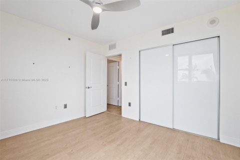 Condo in Sunrise, Florida, 3 bedrooms  № 1714280 - photo 27