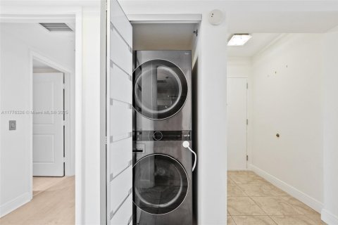 Condo in Sunrise, Florida, 3 bedrooms  № 1714280 - photo 4