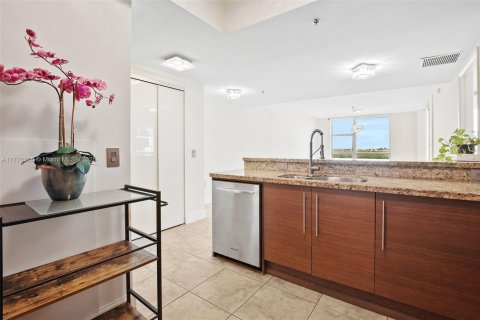 Condo in Sunrise, Florida, 3 bedrooms  № 1714280 - photo 16