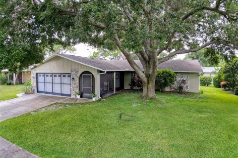 Casa en venta en New Port Richey, Florida, 2 dormitorios, 134.34 m2 № 1883604 - foto 1