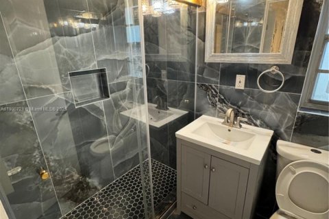Casa en alquiler en Miami, Florida, 3 dormitorios, 122.63 m2 № 1951992 - foto 5